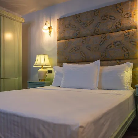 Phoenicia Majestic *